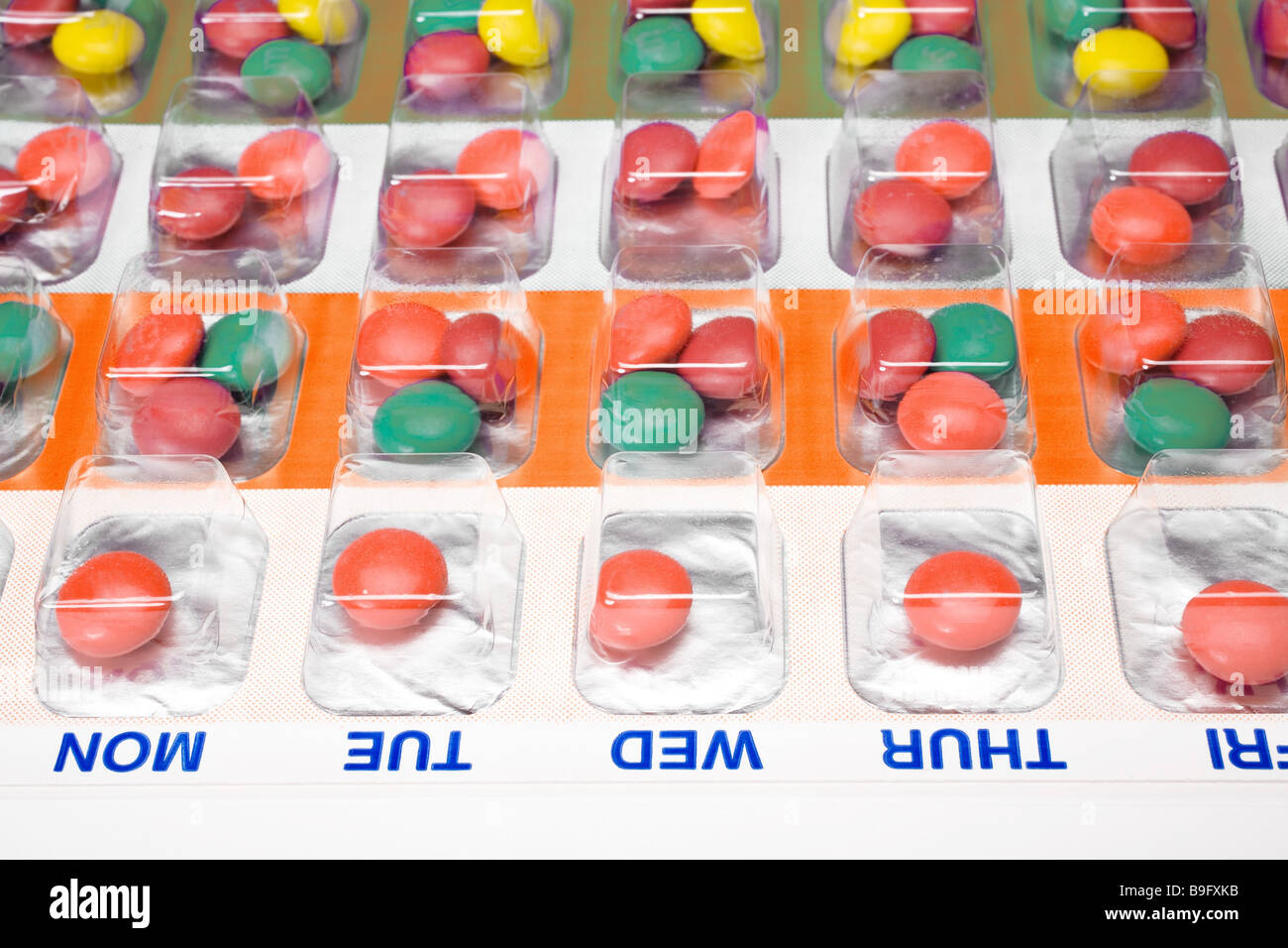 Stilllife Medizin Tabletten Dosierung Droge-Kosten für Arzneimittel Nachfrage Beitrag Beiträge Detail Dosers Dispenser Dosierung nehmen-Mal Stockfoto