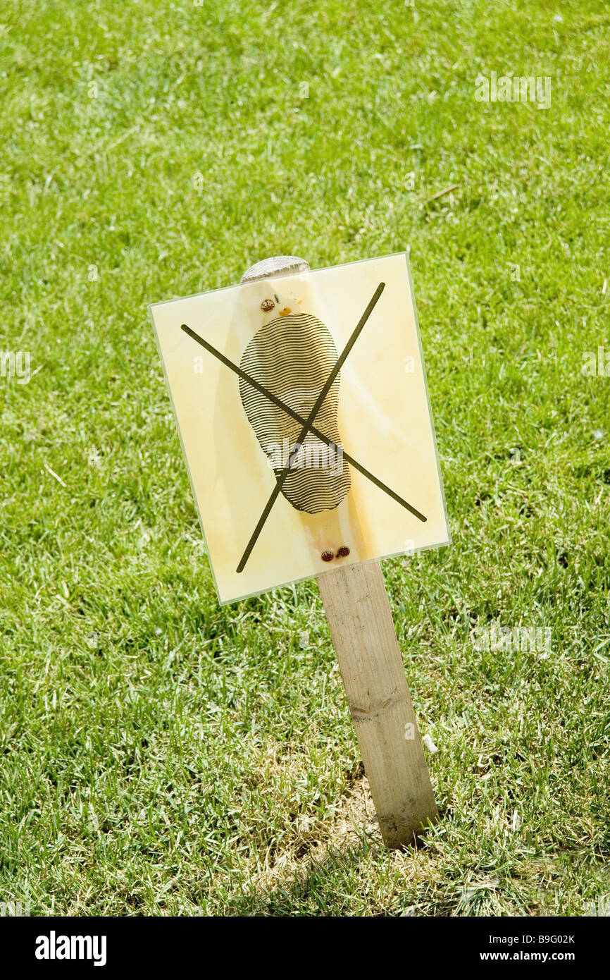 rasen-holz-post-zeichen-eingeben-park-verboten-wiese-rasen-rasen