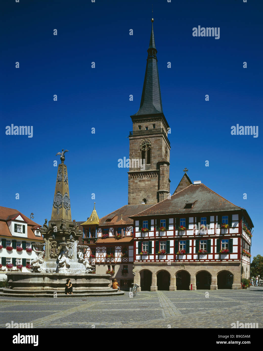 Deutschland Bayern Schwabach Stadtkirche Schöner Brunnen Rathausbrunnen Franken Königsplatz Kirche Pfarrkirche 15 Cent. Stockfoto