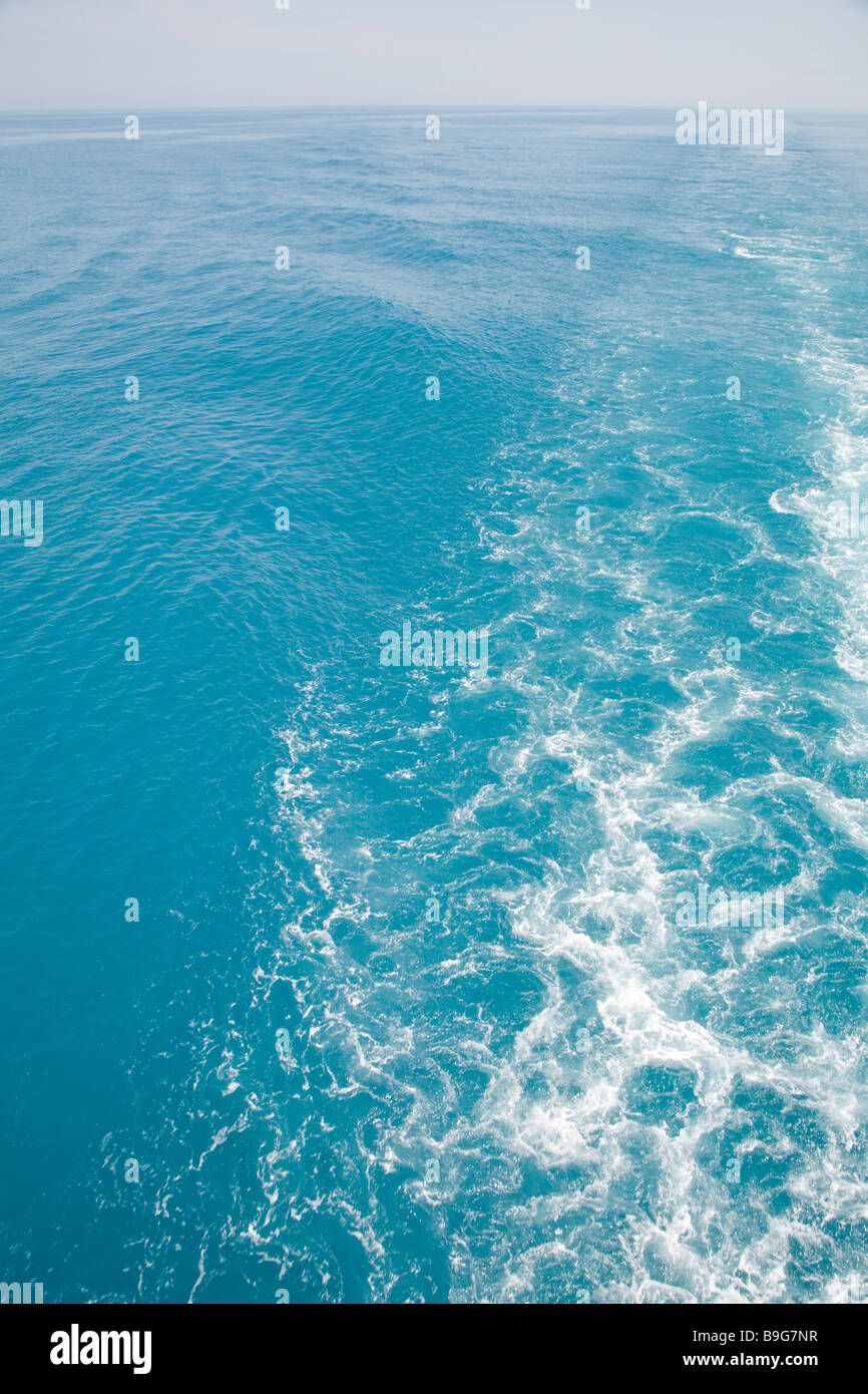 Blauen Sie tiefen Meer Wasser auf dem Kontinentalsockel außerhalb Norwegens Stockfoto