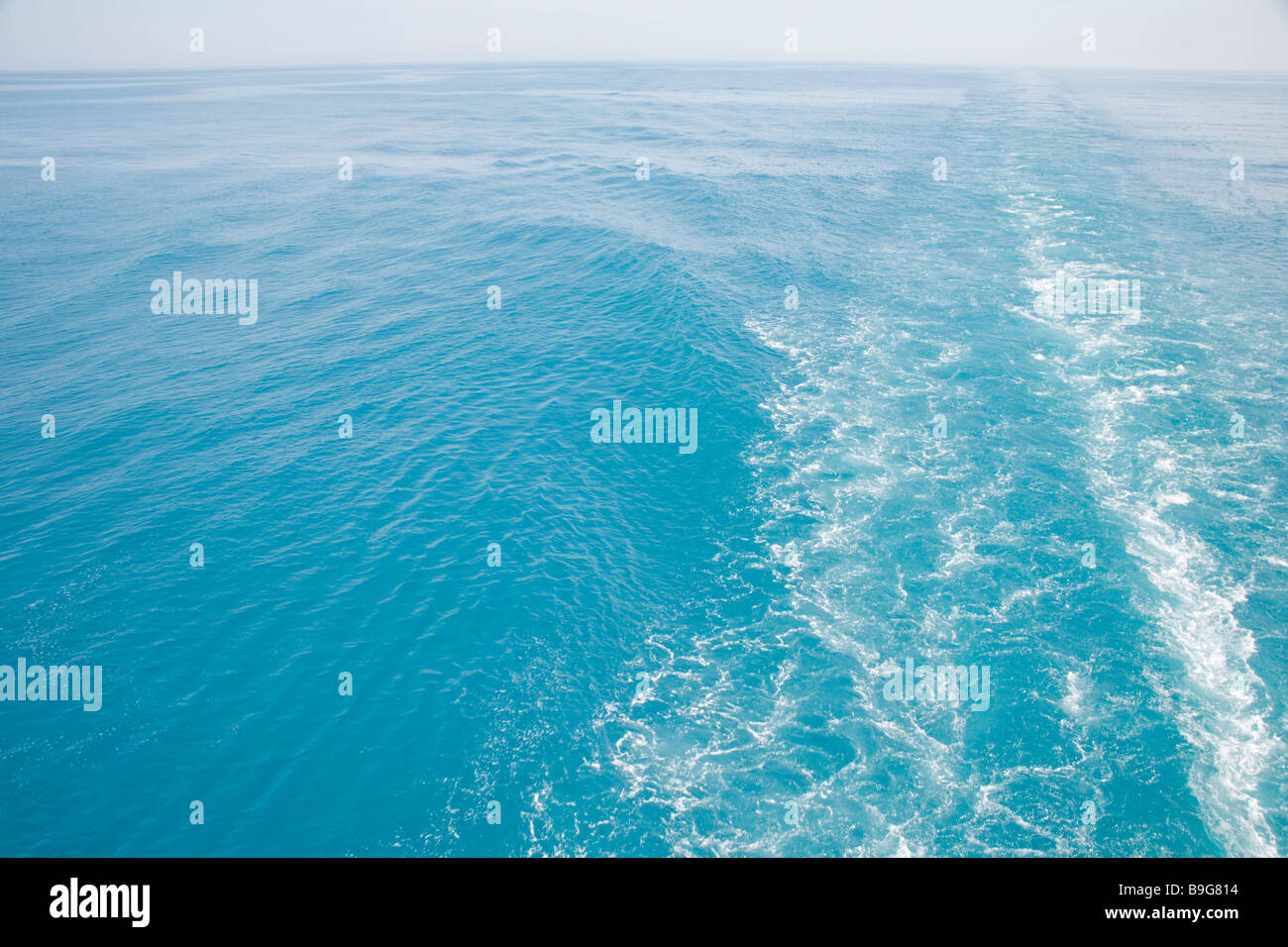 Blauen Sie tiefen Meer Wasser auf dem Kontinentalsockel außerhalb Norwegens Stockfoto