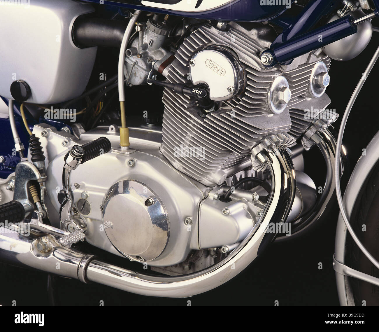 Motorrad-Honda-motor 2-Zylinder-Fahrzeug Oldtimer zwei-Zylinder-Motor mehr  krumm kühle-Rippen Motor-Block Motorrad Stockfotografie - Alamy