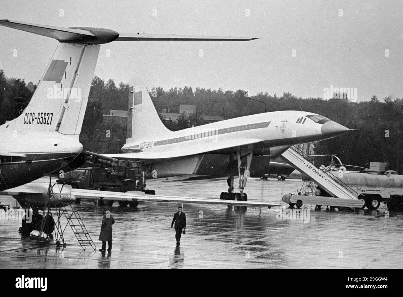 Ein sowjetisches Überschall Tu 144 Flugzeug am Flughafen Scheremetjewo  Stockfotografie - Alamy
