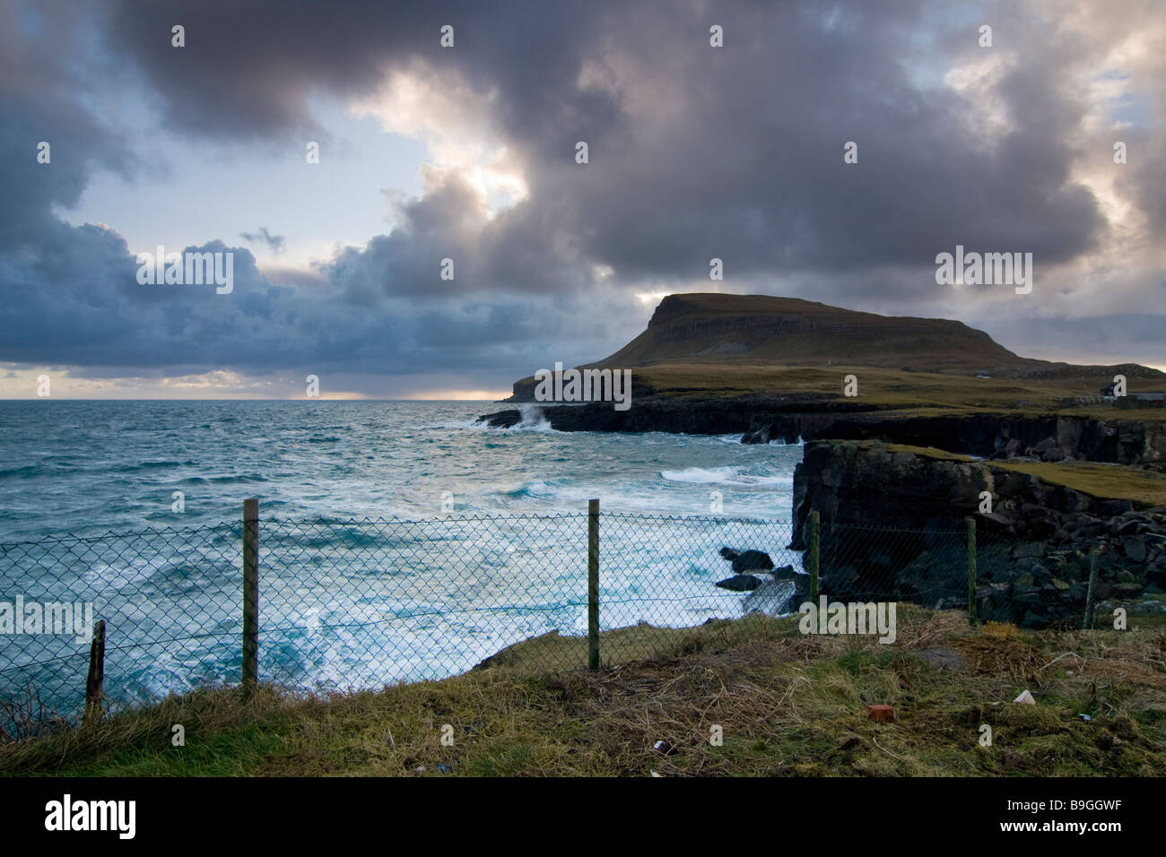 Die Ostküste der Insel Nólsoy auf den Färöer Inseln Stockfoto