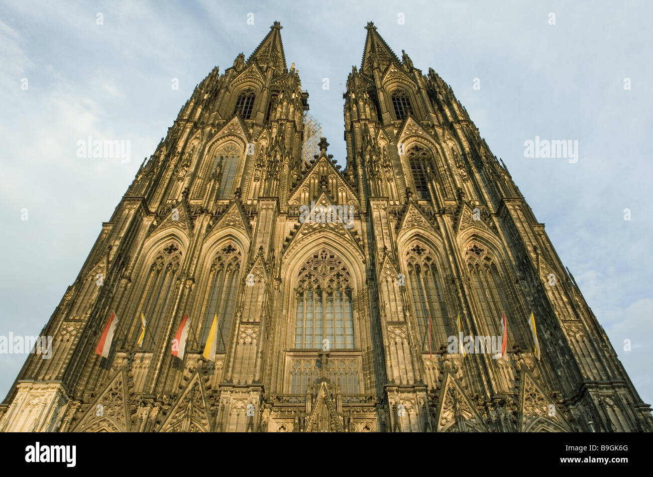 Deutschland Nordrhein-Westfalen Kölner Dom Fassade Köln Kathedrale St. Peter und Maria Sandstein Wetter Architektur Stockfoto