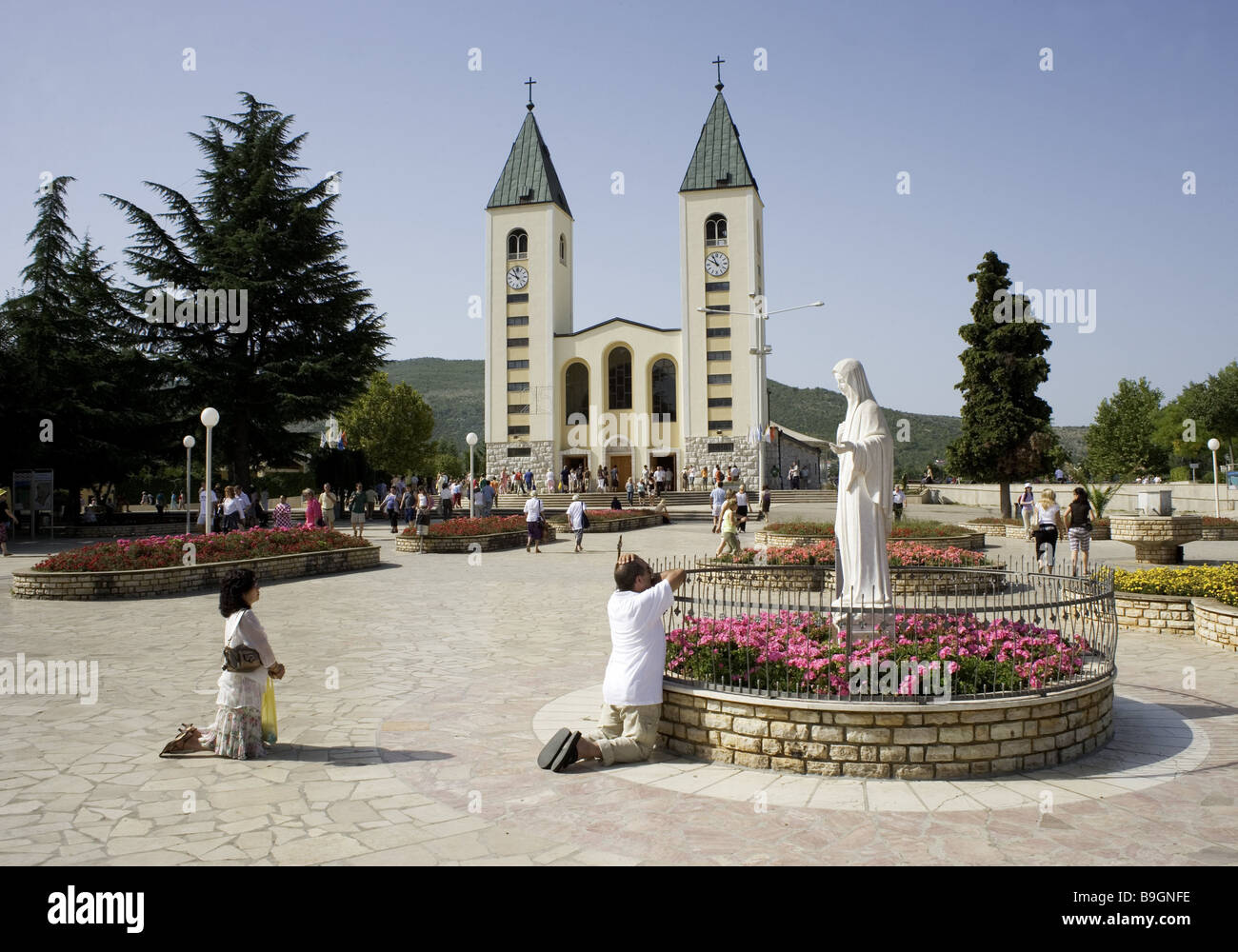 Kniet st -Fotos und -Bildmaterial in hoher Auflösung – Alamy