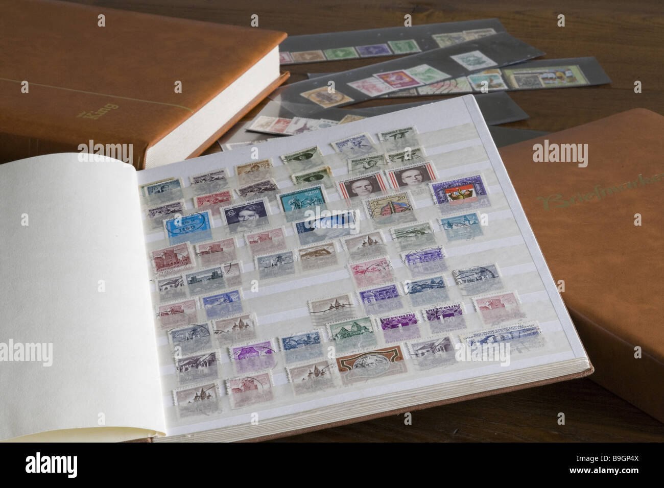 Philatelie Briefmarken-Briefmarkenalbum sammeln, hobby Stockfoto