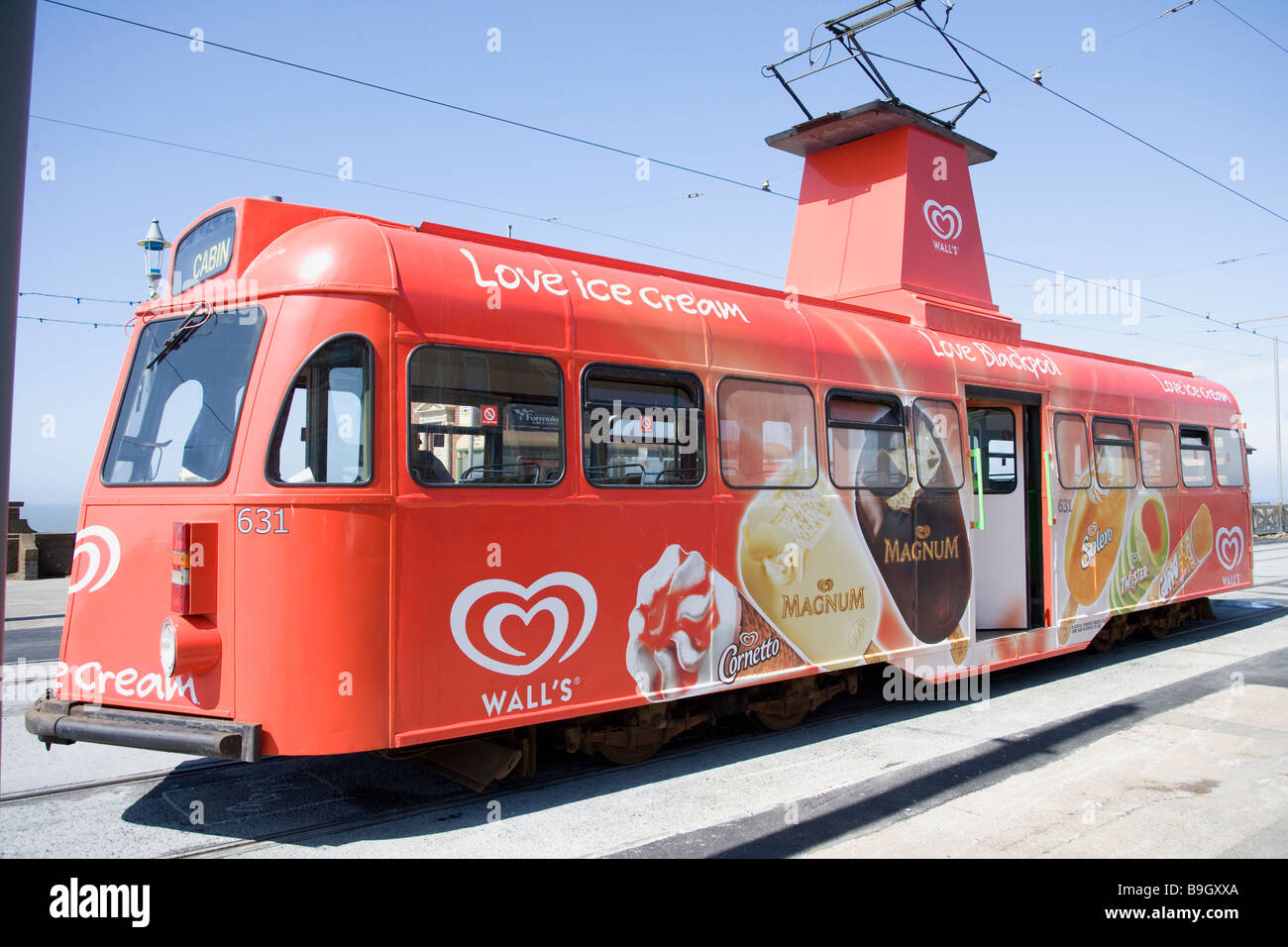 Blackpool Straßenbahn rot Stockfoto