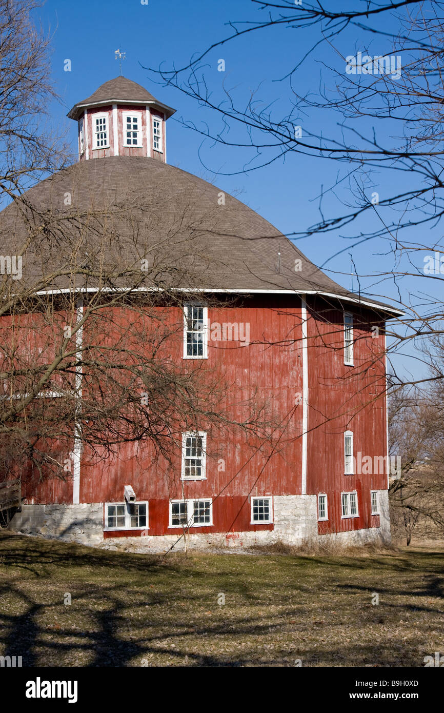 Achteckige Scheune zwischen Iowa City und West Liberty, Iowa, USA Stockfoto
