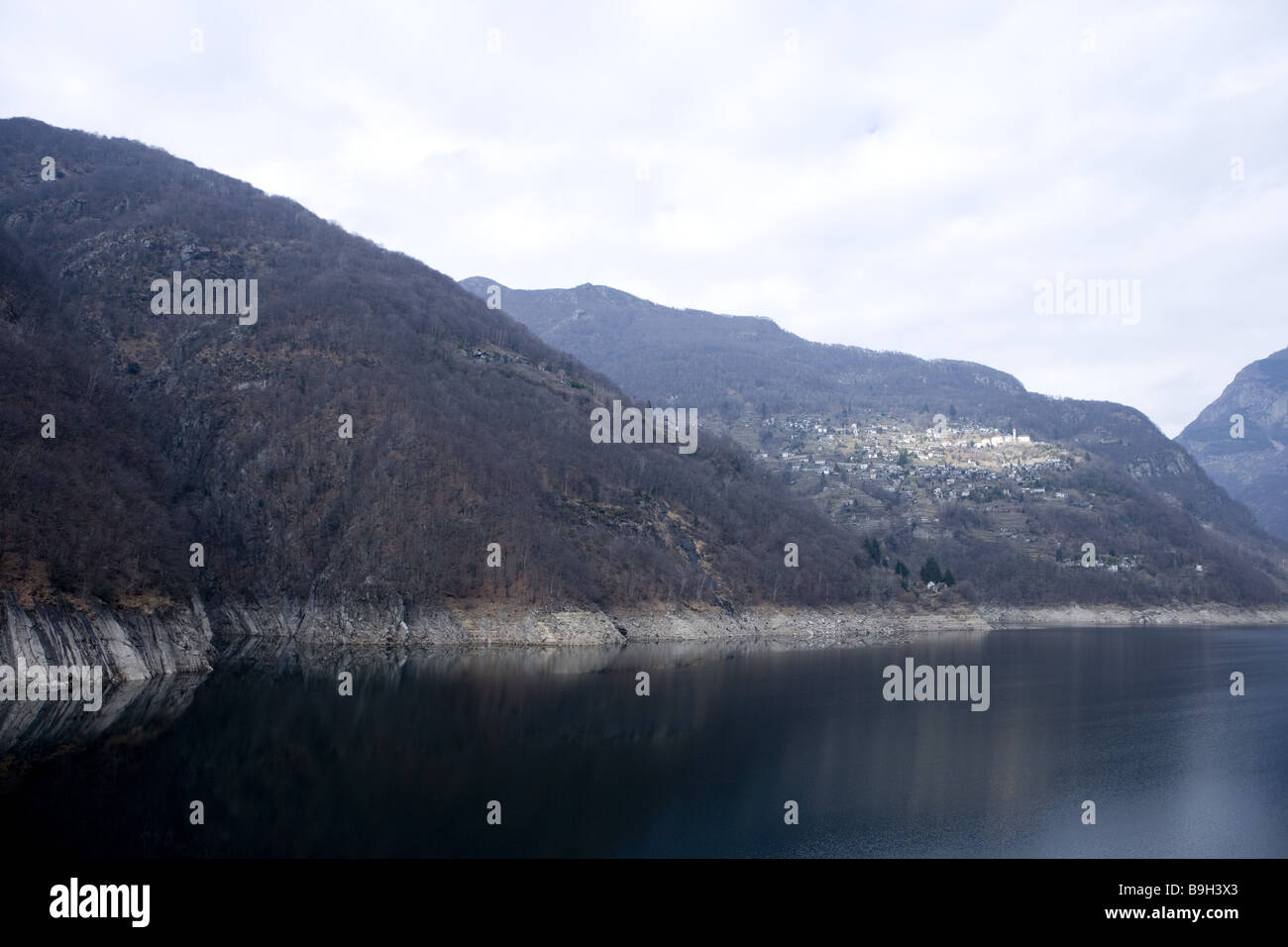 Reservoir Marmelade-Wand Lago di Vogorno Valle Verzasca Tessin Schweiz Stockfoto