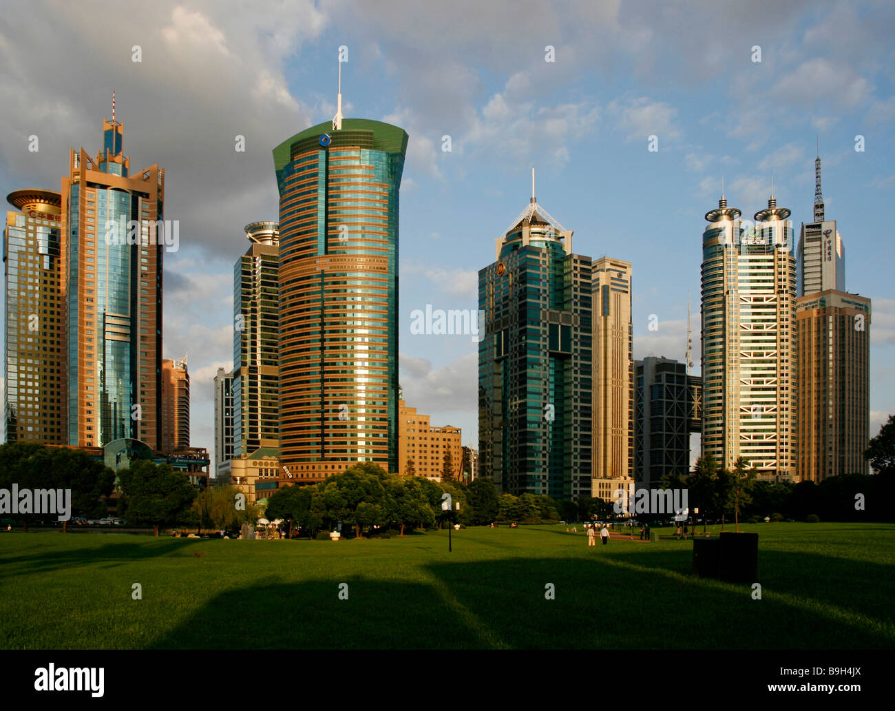 China, Shanghai. Wolkenkratzer in Pudong. Stockfoto
