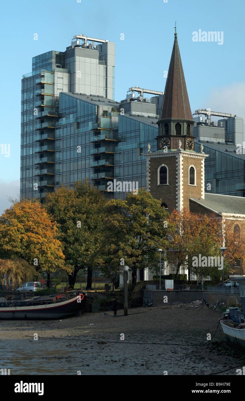 Battersea Marienkirche aus Pfarrhaus gehen, London, England, UK. Stockfoto