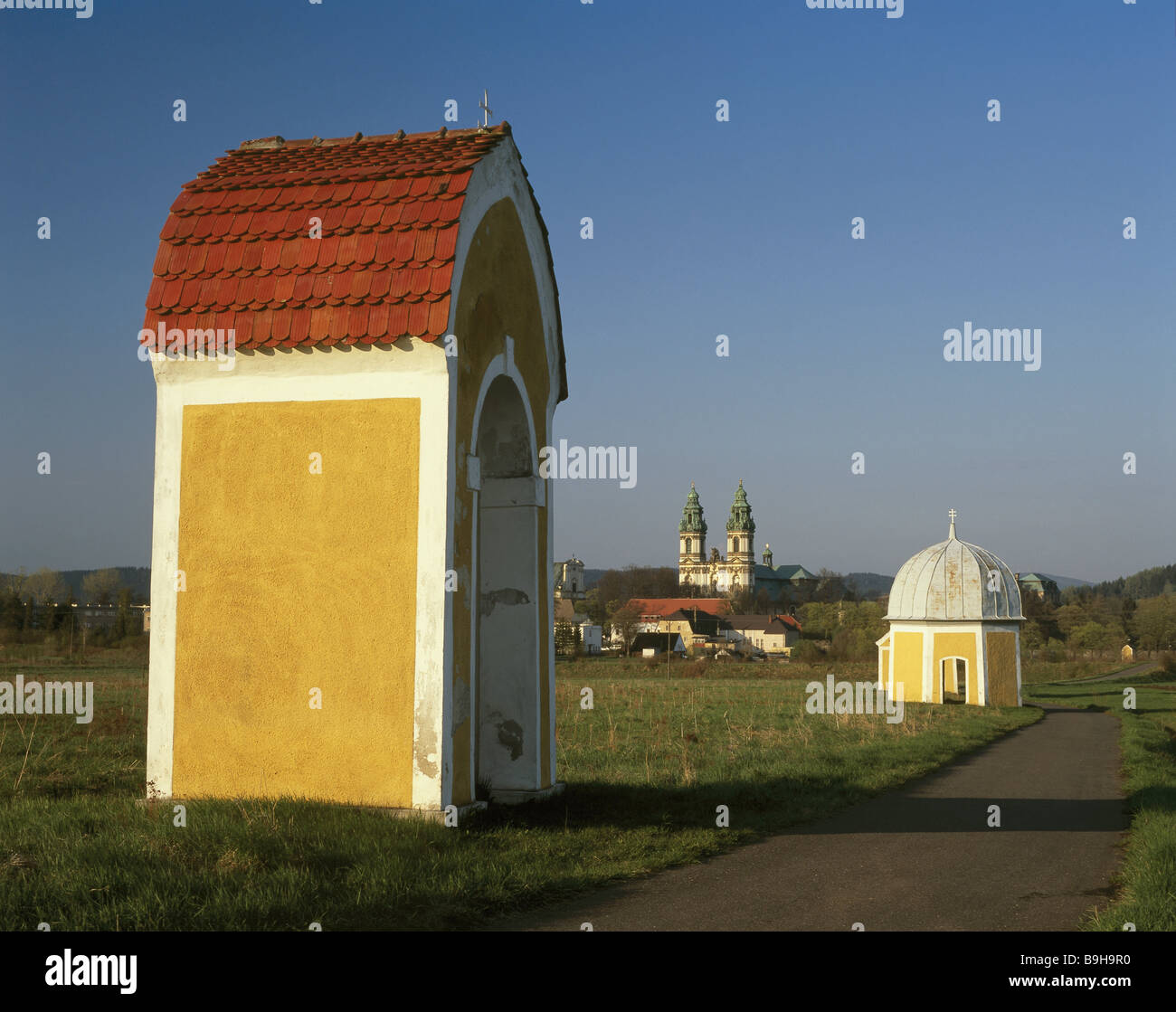 Polen-Riesengebirge Walbrzych Kloster Grüssau niedriger Schlesien Waldenburg Klostergebäuden Kreszow Klosterkirche Anblick Stockfoto