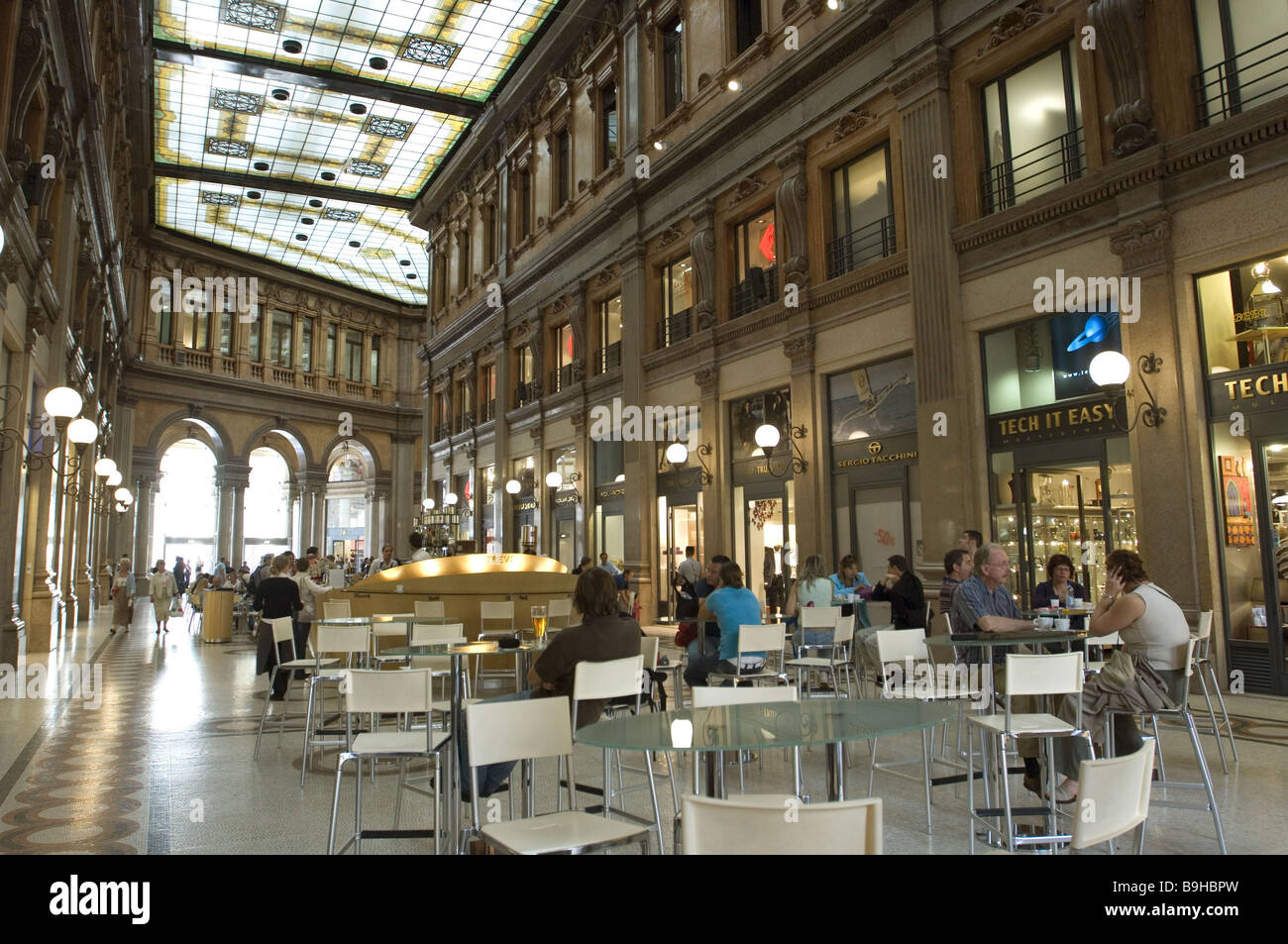 Italien Rom via Del Corso Galleria Alberto Sordi Café Unternehmen innen Alberto Sordi-Galerie Architektur Bau-café Stockfoto