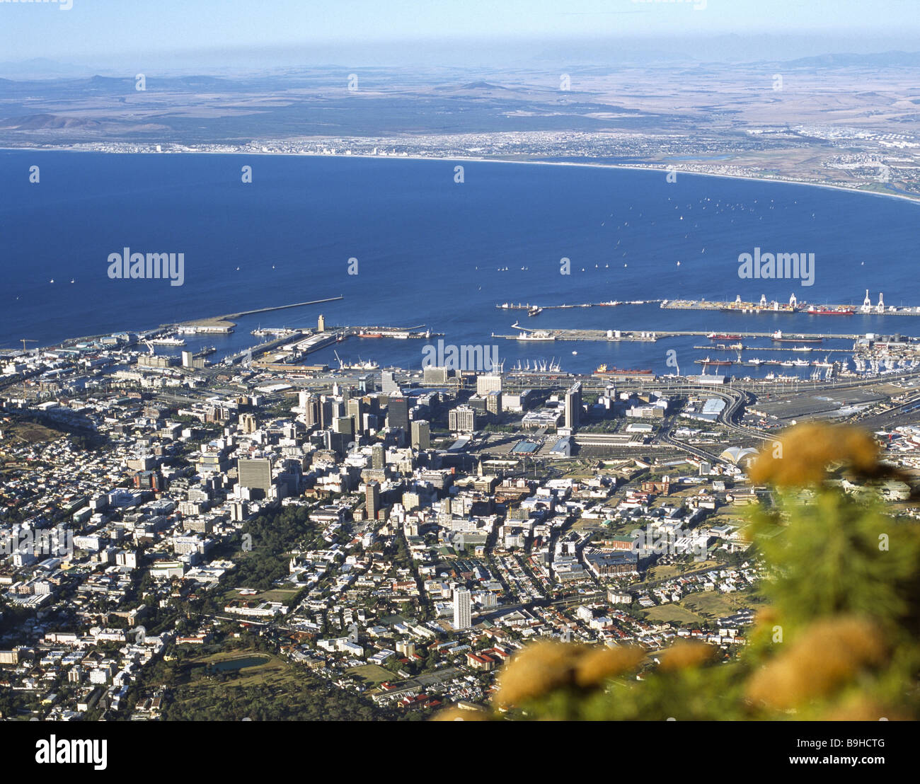 Südafrika-Westkap Kapstadt See anzeigen Allgemeines über die Stadt Blick aus der Vogelperspektive Stadt Landschaft Stadt Hafen blauen Gebäude Himmel Stockfoto