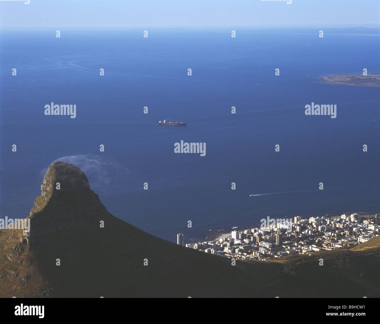 Südafrika Kapstadt See Ansicht West-Kap Bezirk Stadtübersicht Hügeln Felsen Bucht Schatten Landschaft aus der Vogelperspektive Wasser Stockfoto