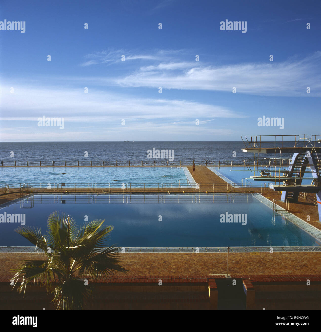 Südafrika-Kapstadt frei-Bad Seeblick Afrika West-Kap Pool Schwimmbad Sprungbrett springen-Installation Wasser Himmel Stockfoto