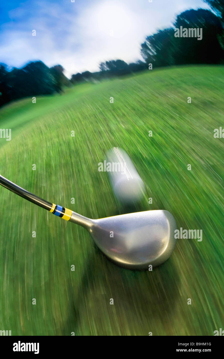 Golf Club Kollision Ball auf Golfplatz Stockfoto