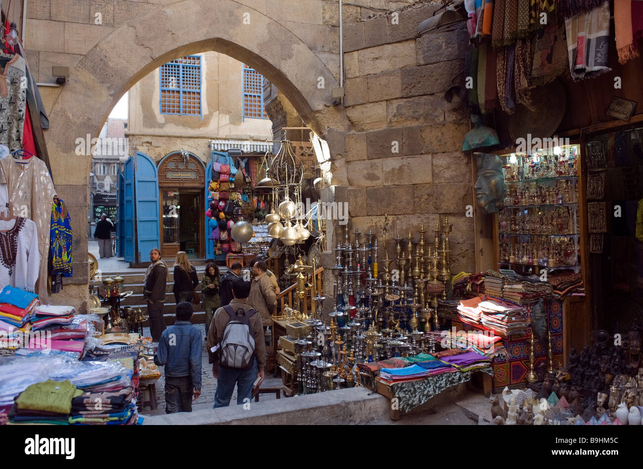 Khan el-Khalili Bazar, Displays, Torbogen, Kairo, Ägypten, Afrika Stockfoto