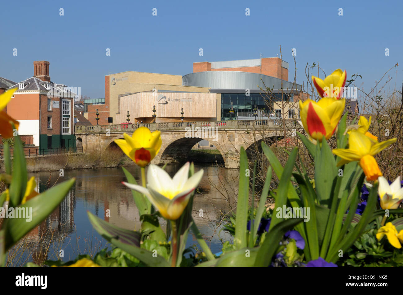 Theatre Severn und Waliser Brücke im Frühjahr Shrewsbury Shropshire Stockfoto