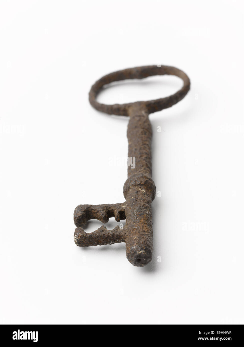 Rusty.Key.old.Door.Home.Cut/out/White. Stockfoto