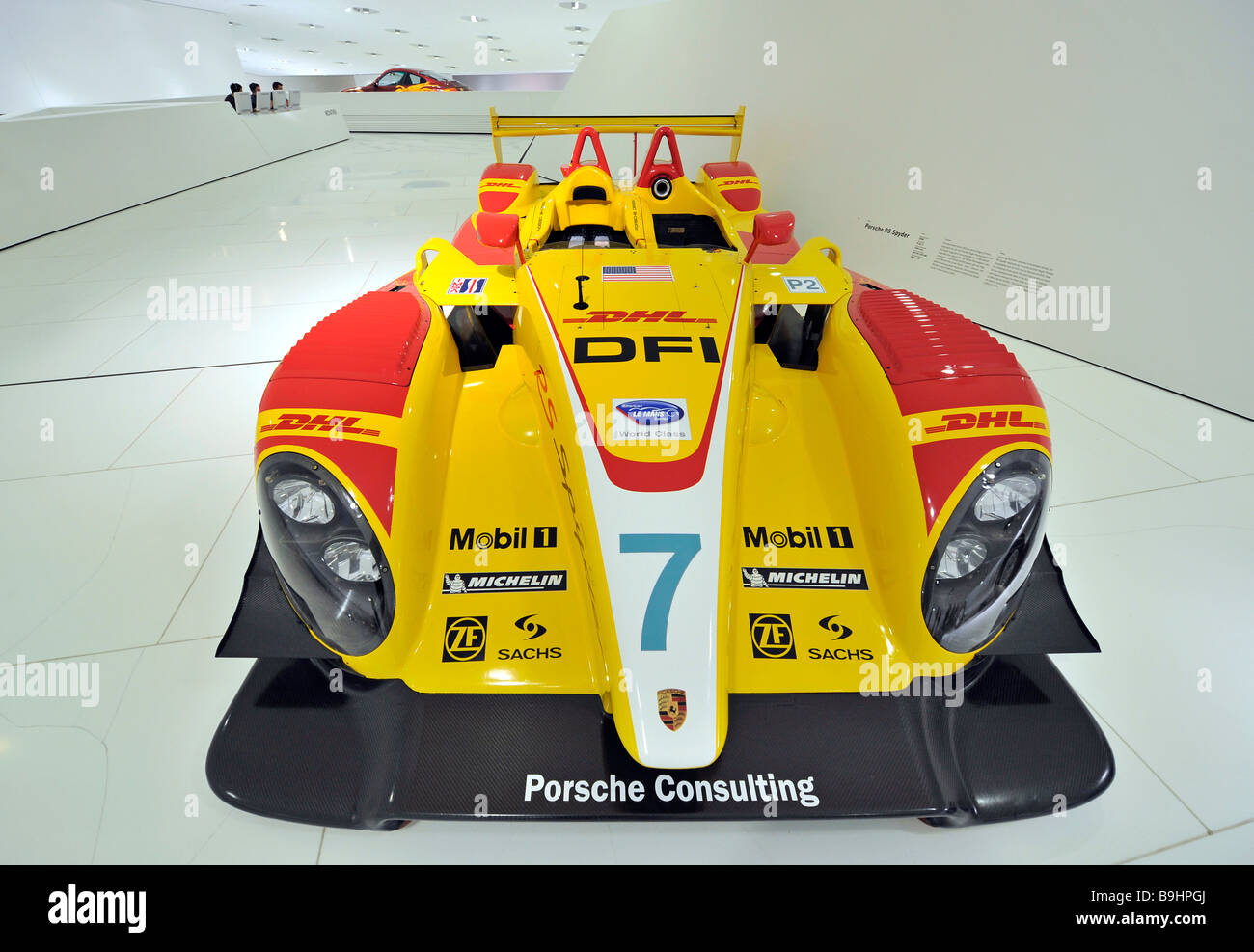 Porsche mit DHL, sponsoring, neuen Porsche-Museum, Zuffenhausen, Stuttgart, Baden-Württemberg, Deutschland, Europa Stockfoto