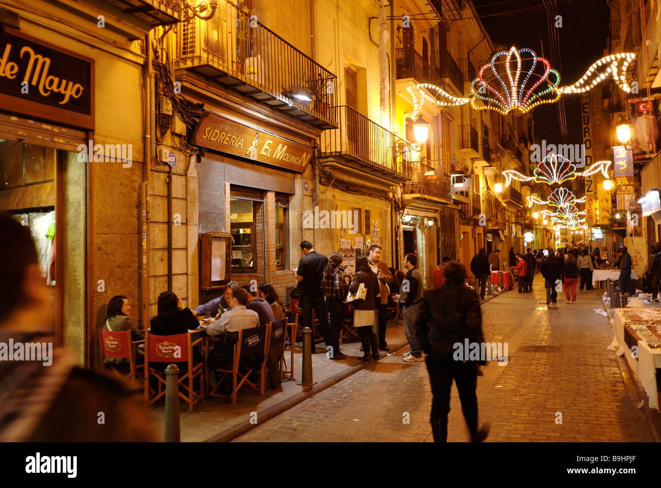 Beschäftigt Straßenszene in El Carmen während Las Fallas Festival historische Stadtzentrum von Valencia, Spanien Stockfoto