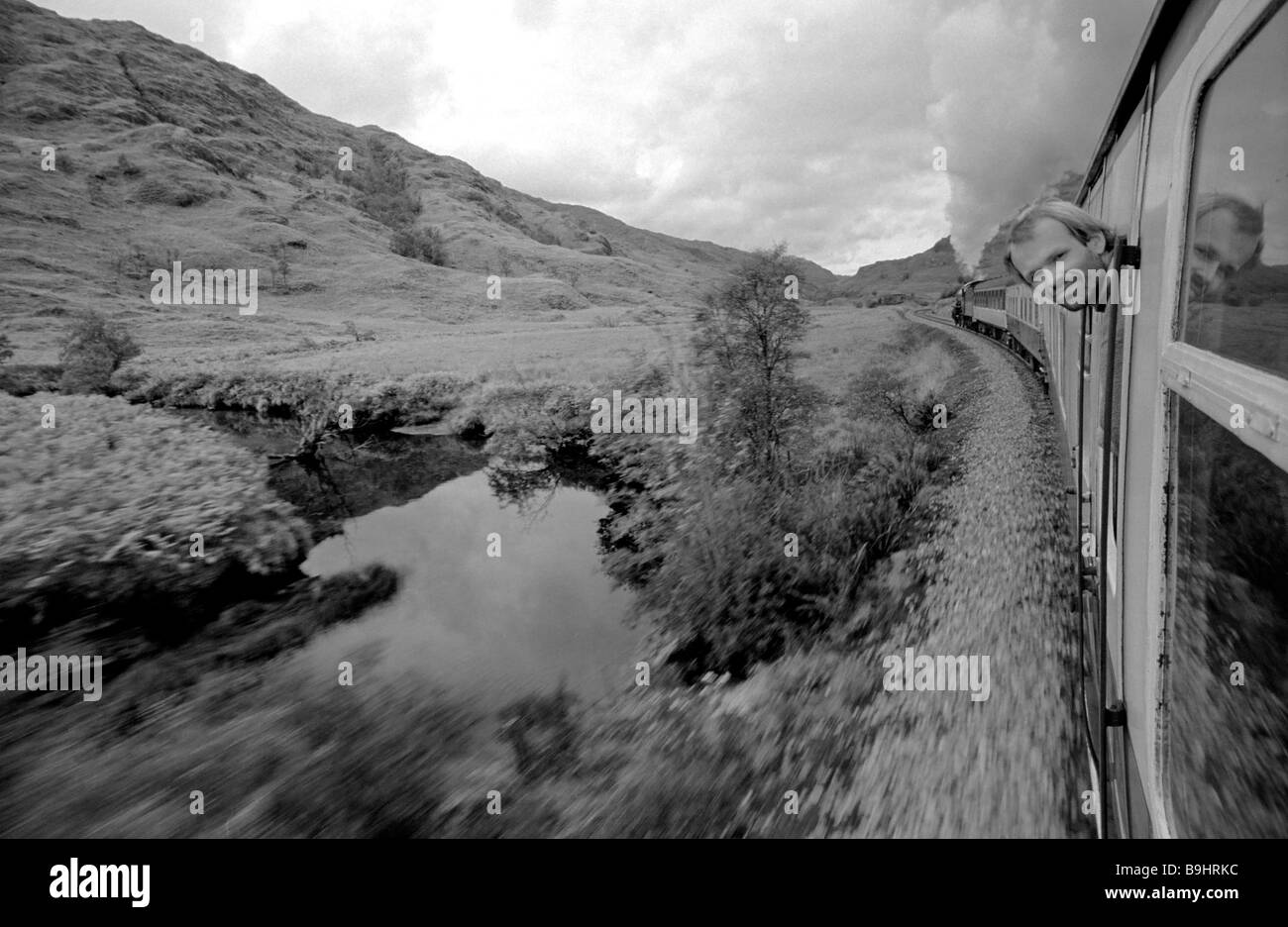 Historisches Bild von der 1980 an die berühmte Fahrt mit dem Dampfzug von Fort William nach Mallaig in Schottland / UK. Stockfoto