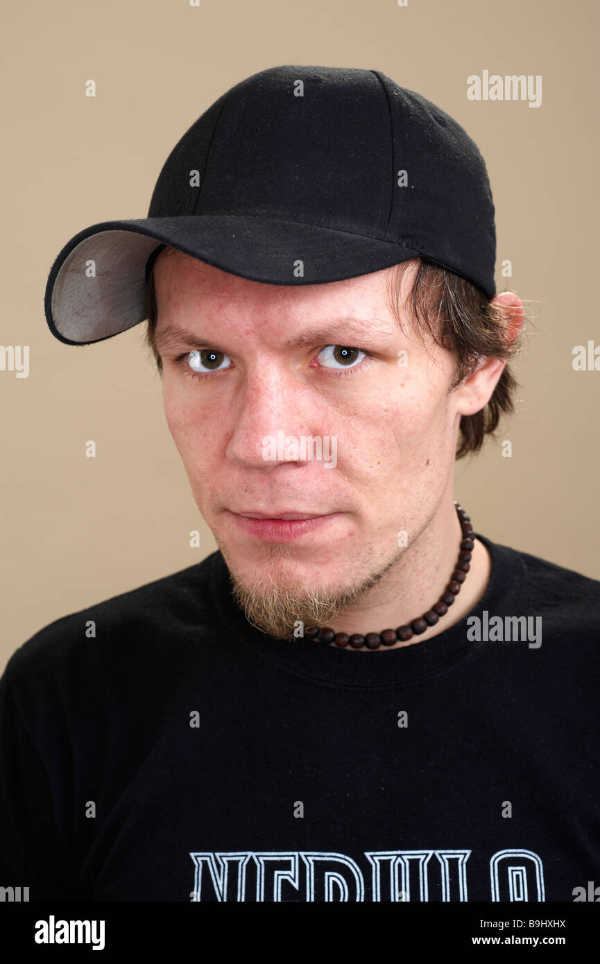 Portrait eines jungen Musikers eine Kappe trägt auffällig Stockfoto