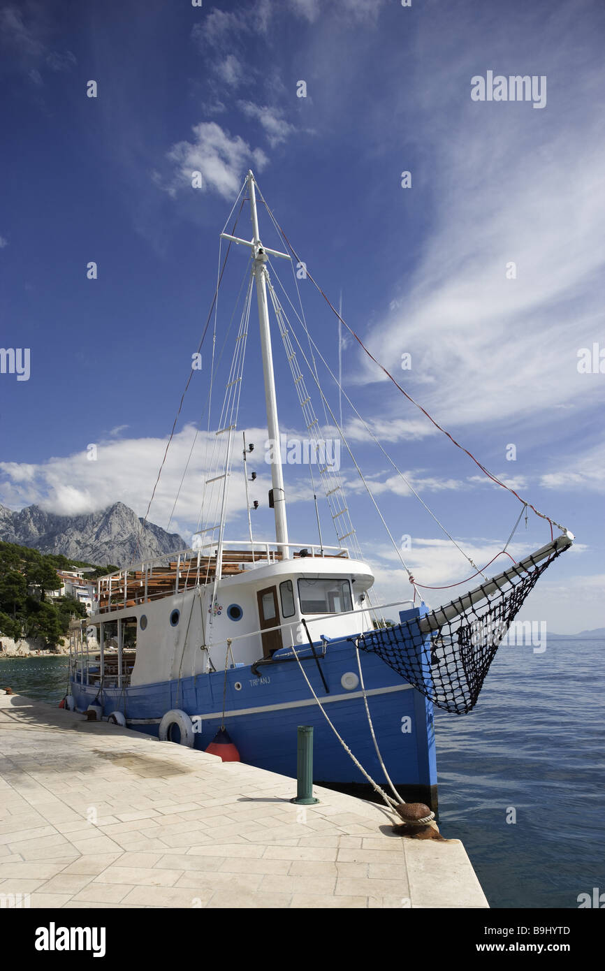 Kroatien Dalpatia Makarska Riviera Brela Hafen Reise-Schiff Europa Ziel Ferienort Adria mediterran Stockfoto
