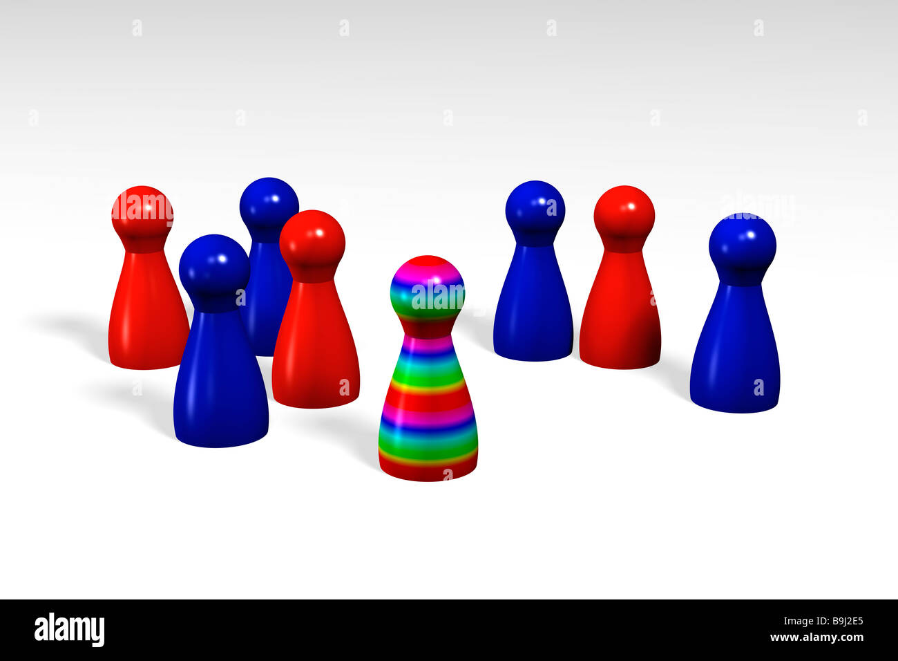 Ein Spielstein mit lustigen Streifen unter den blauen und roten Spielsteine stehen. Stockfoto