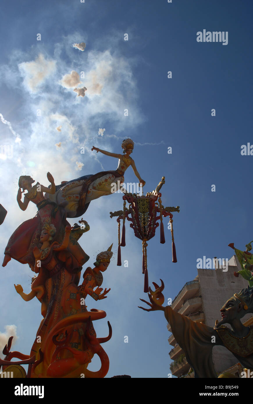 Feuerwerk und Böllern am Dia de San Jose, Denia, Provinz Alicante, Las Fallas Fiesta, Comunidad Valenciana, Spanien Stockfoto