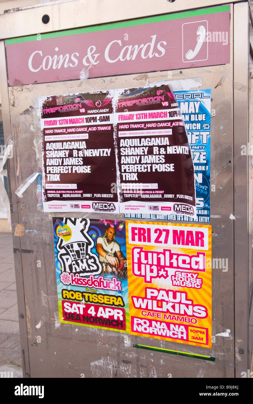 Flyer Werbung Clubnächte und DJs bei lokalen Diskotheken in Norwich, Norfolk, Großbritannien Stockfoto