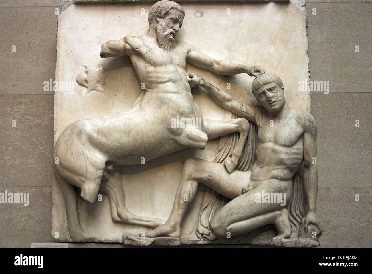 Abschnitt von einem Fries der antiken Parthenon-Skulpturen (Elgin Marbles) von der Akropolis in Athen, Griechenland Schlacht Stockfoto