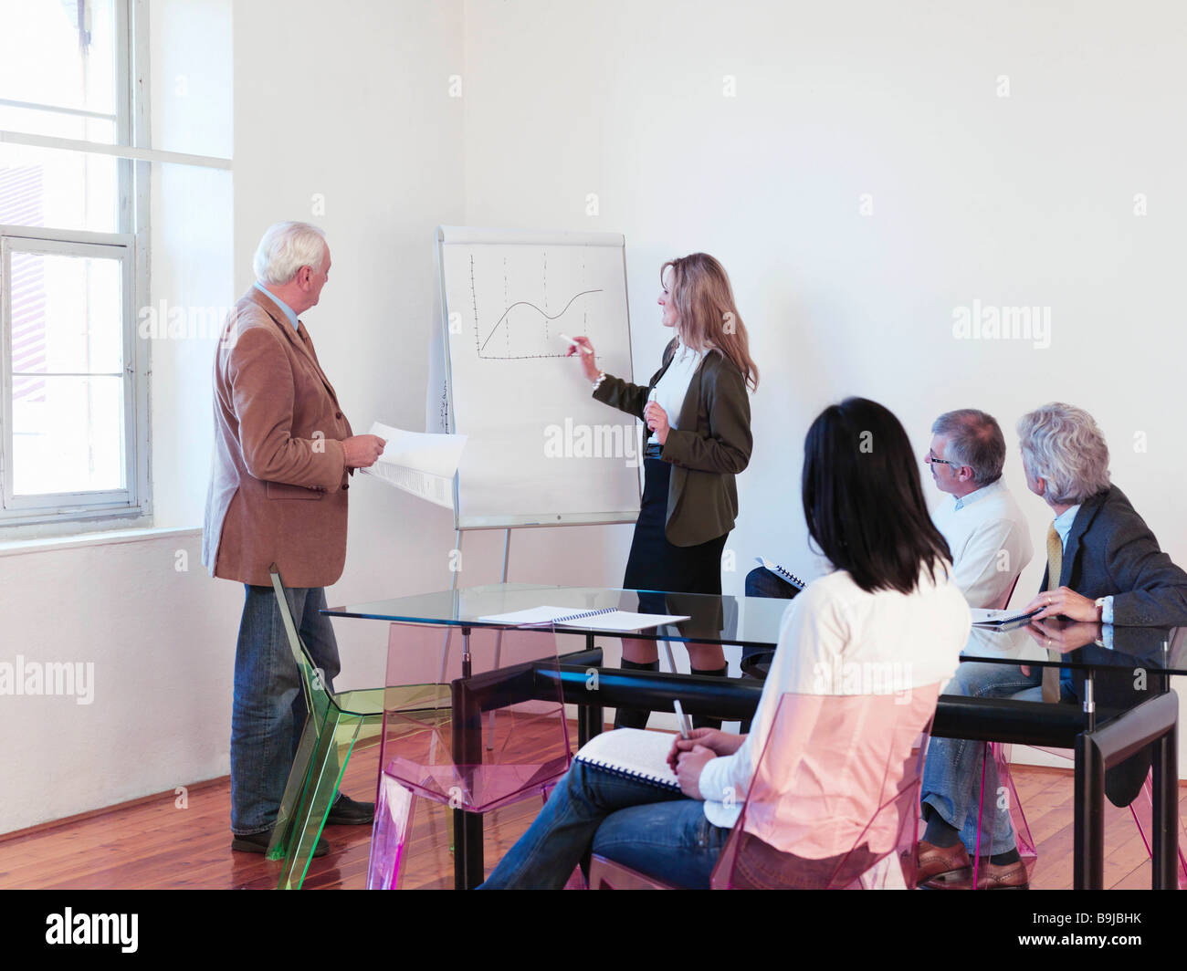 Mitarbeiter, Vortrag im Büro Stockfoto