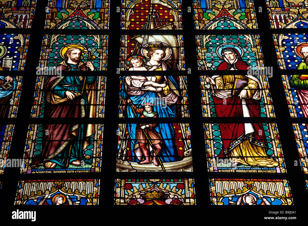 Kirche Notre-Dame du Sablon, Zavel Kerk, Bleiglas Fenster mit religiösen Bildern, Place du Petit Sablon, Kleine Zavel, Brüssel Stockfoto