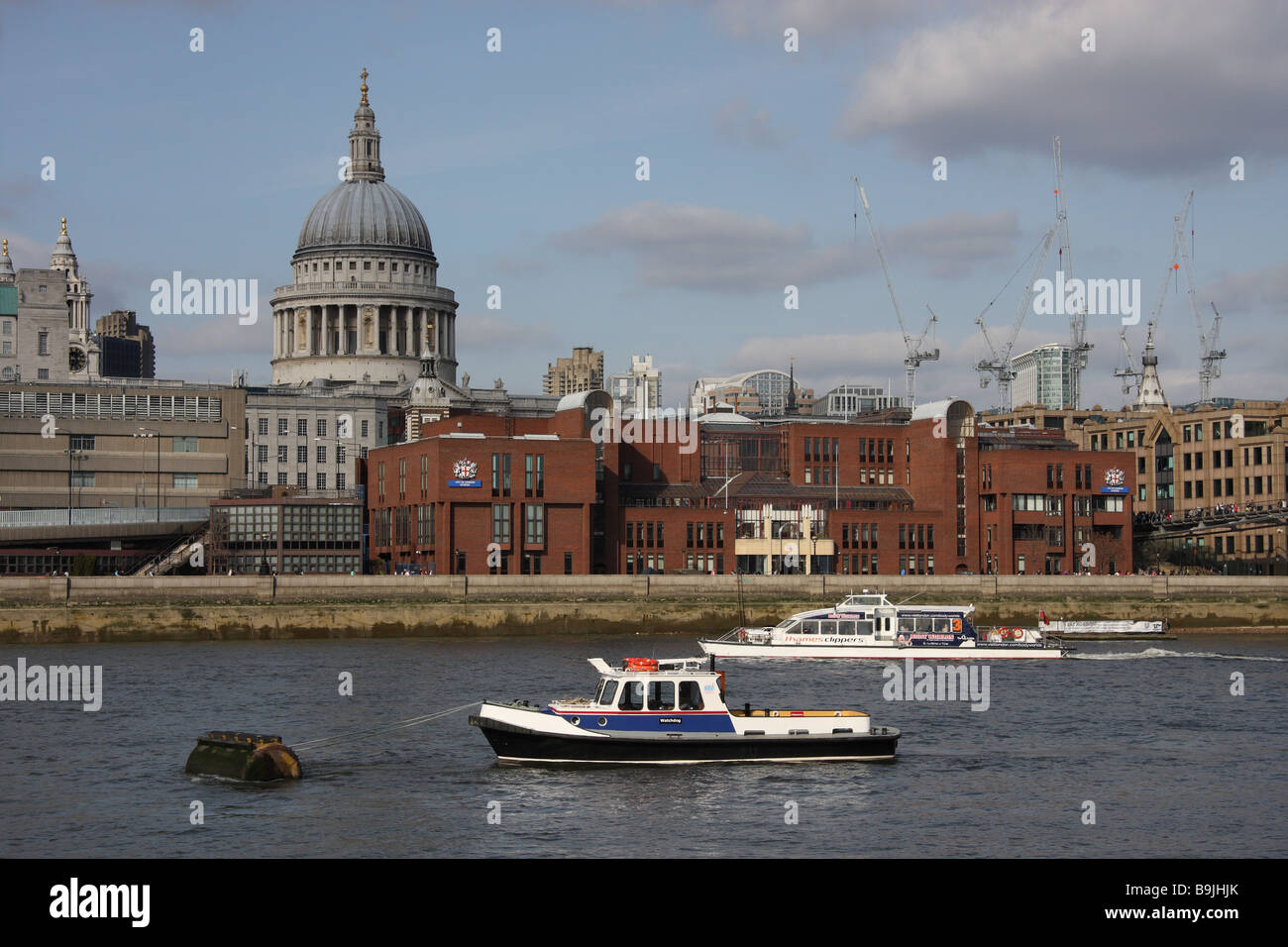 London England uk River Thames St. Pauls Kathedrale Kies Bett Ebbe Stockfoto