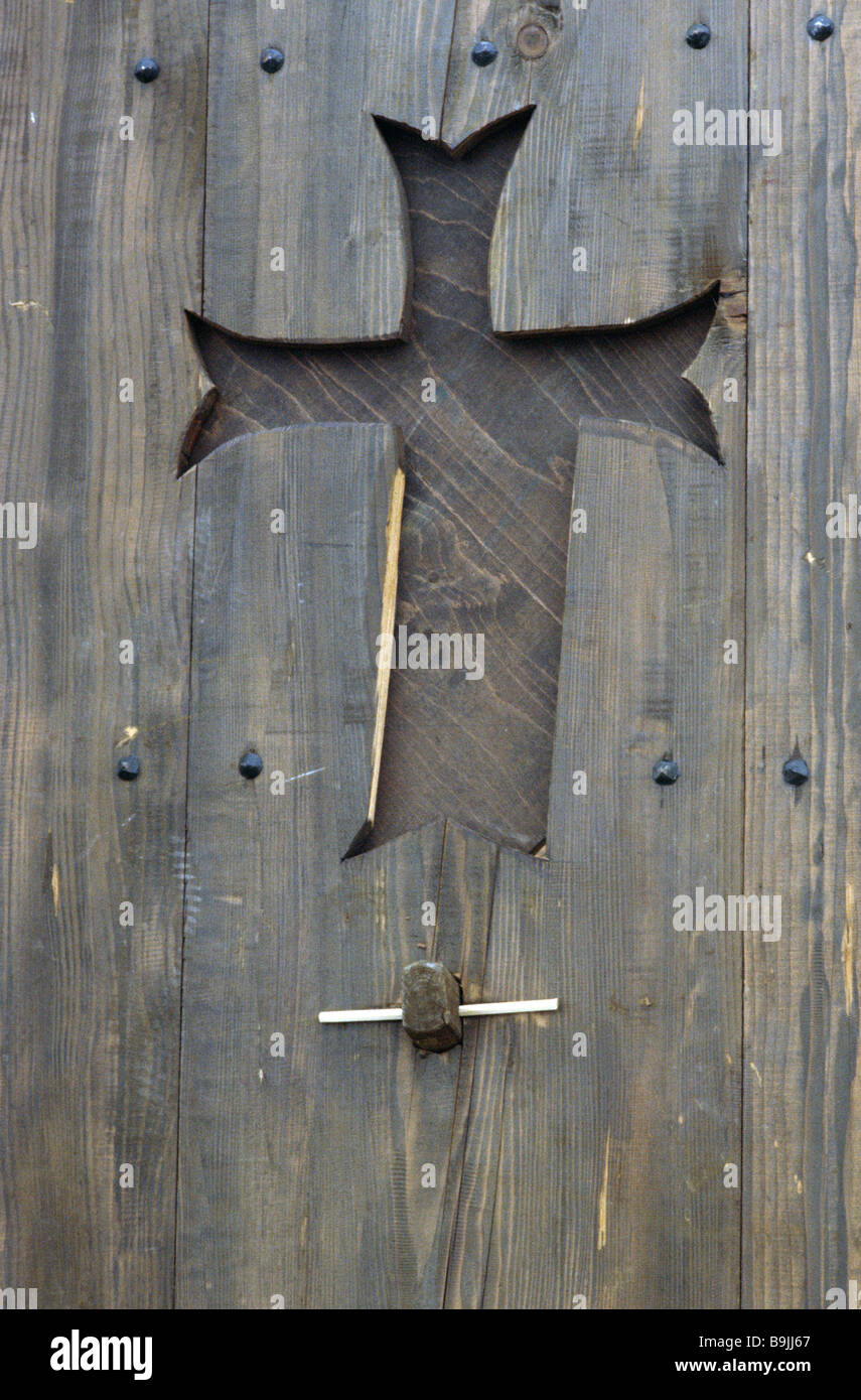 Holzschild mit großen Kreuz Stockfoto