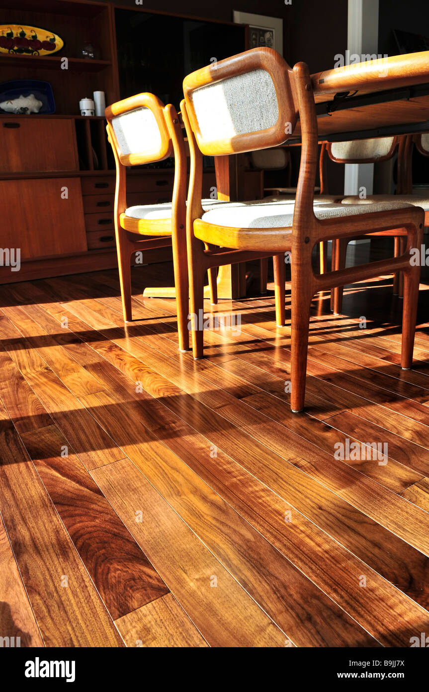 Walnuss Hartholz-Fußboden im Wohn-Hause Speisesaal Stockfoto