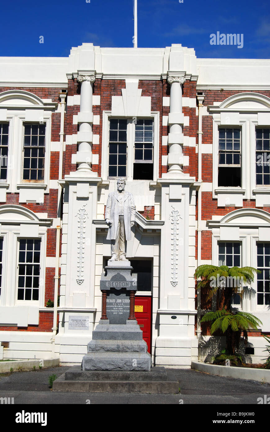 Der ehemalige Premierminister Richard John seddon House und Statue, Weld Street, Hokitika, Westland District, West Coast, South Island, Neuseeland Stockfoto