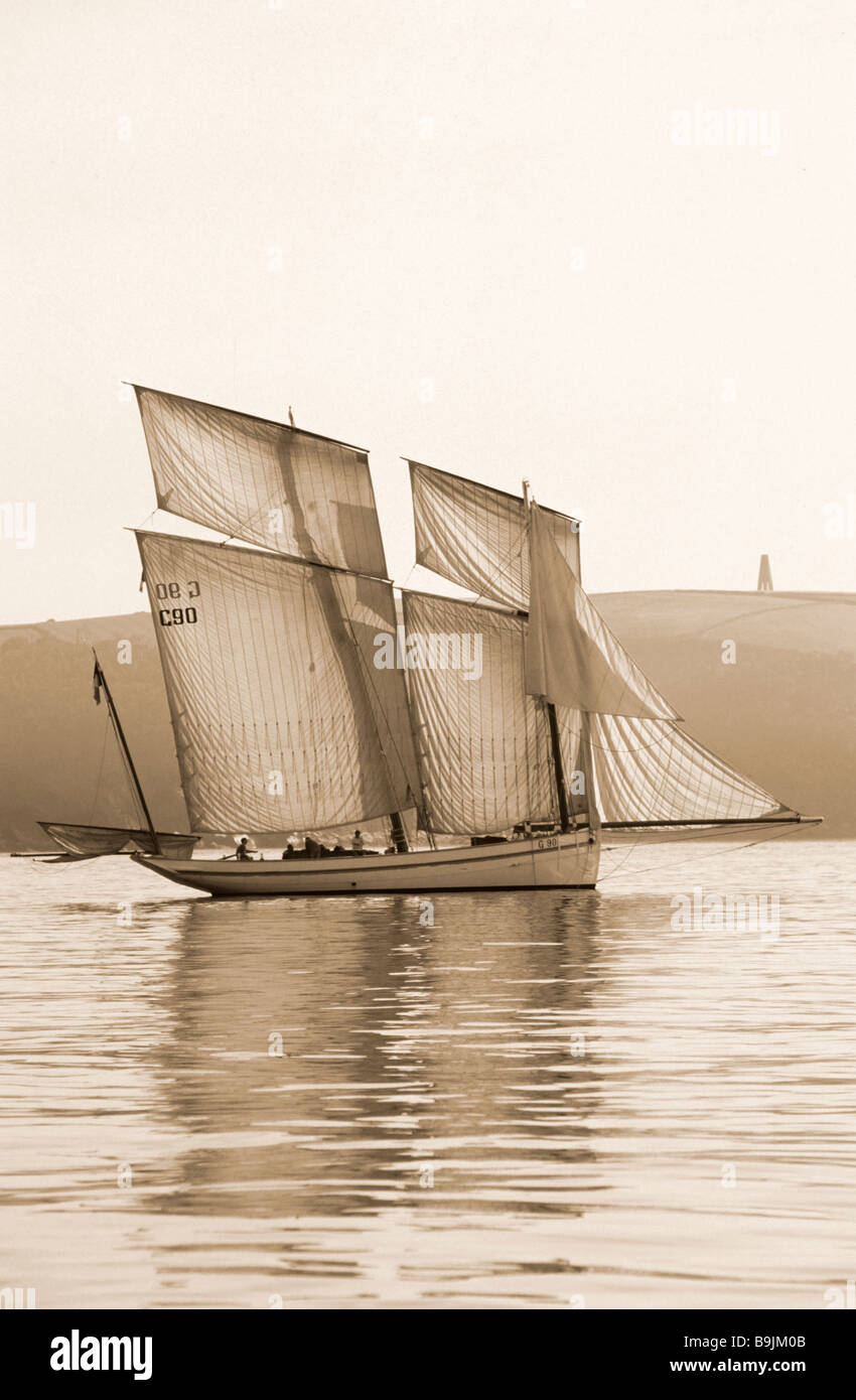 Sepia-Effekt drucken Replik des 19. Jahrhunderts französische Bisquine Klasse Lugger Fischereifahrzeugs baute La heutzutage 1990 Stockfoto