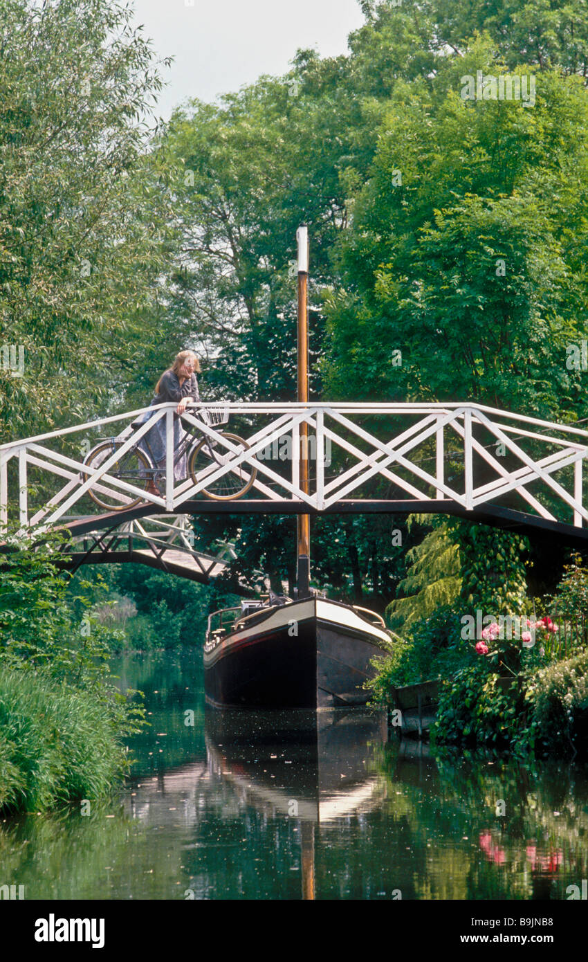 Eine holländische Schiff festgemacht an der Kennet Navigation Fluss Kennet Kennet Avon Canal Newbury Berkshire England Stockfoto