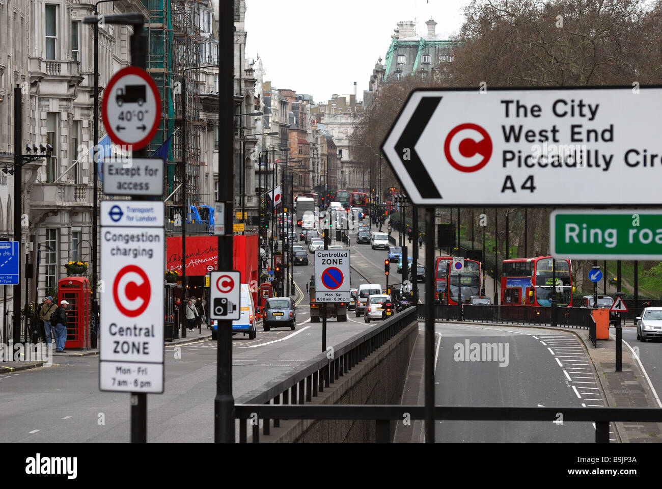 Piccadilly von Hyde Park Corner Stockfoto