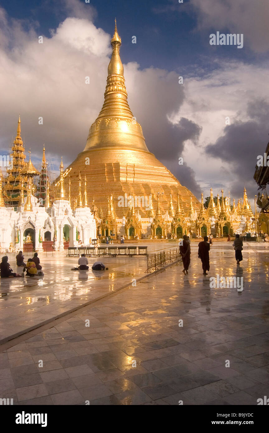 Shwedagon Pagode Goldener Tempel yangon Stockfoto