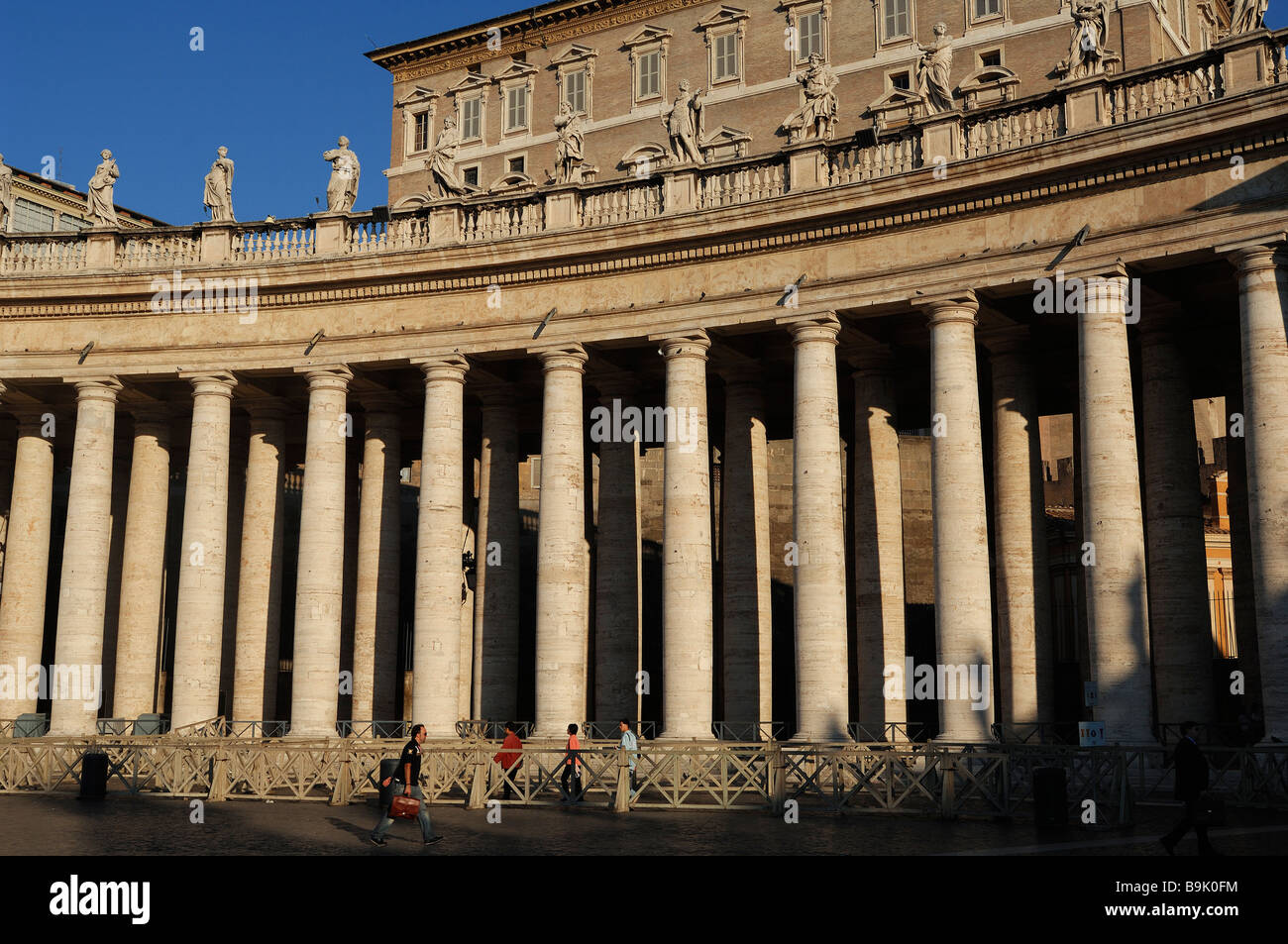 Italien, Latium, Rom, Piazza San Pietro mit Kolonnaden von Bernini Stockfoto