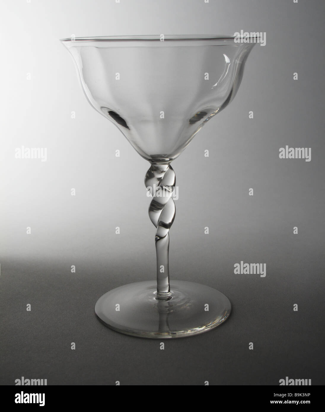 Whitefriars Kunsthandwerk Champagner Glas entworfen von Harry Powell um 1890 Stockfoto