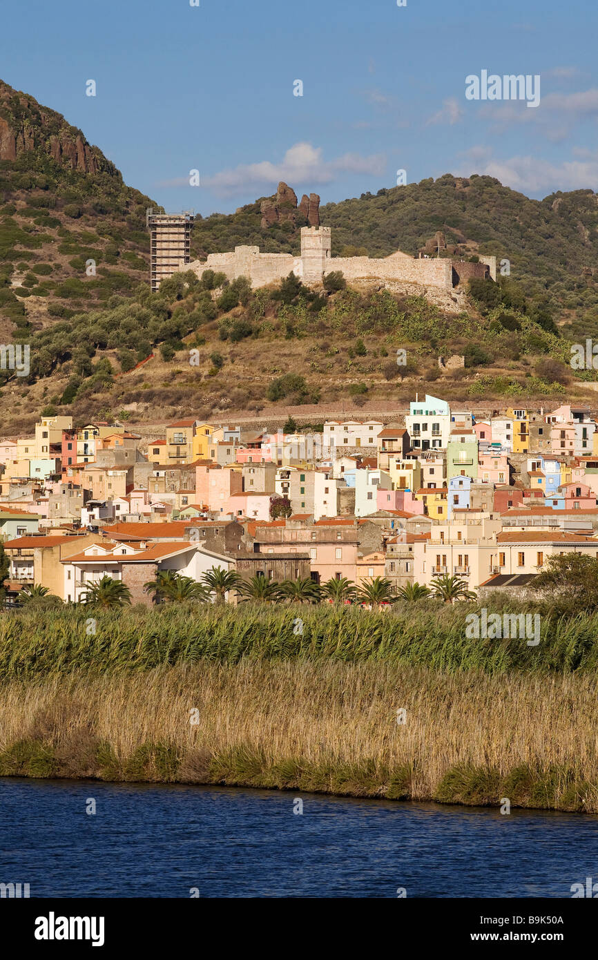 Italien, Sardinien, Oristano Provinz, Bosa, gebaut auf den Ufern des Flusses Terno, am Fuße der Burg Malespina oder Serravalle Stockfoto
