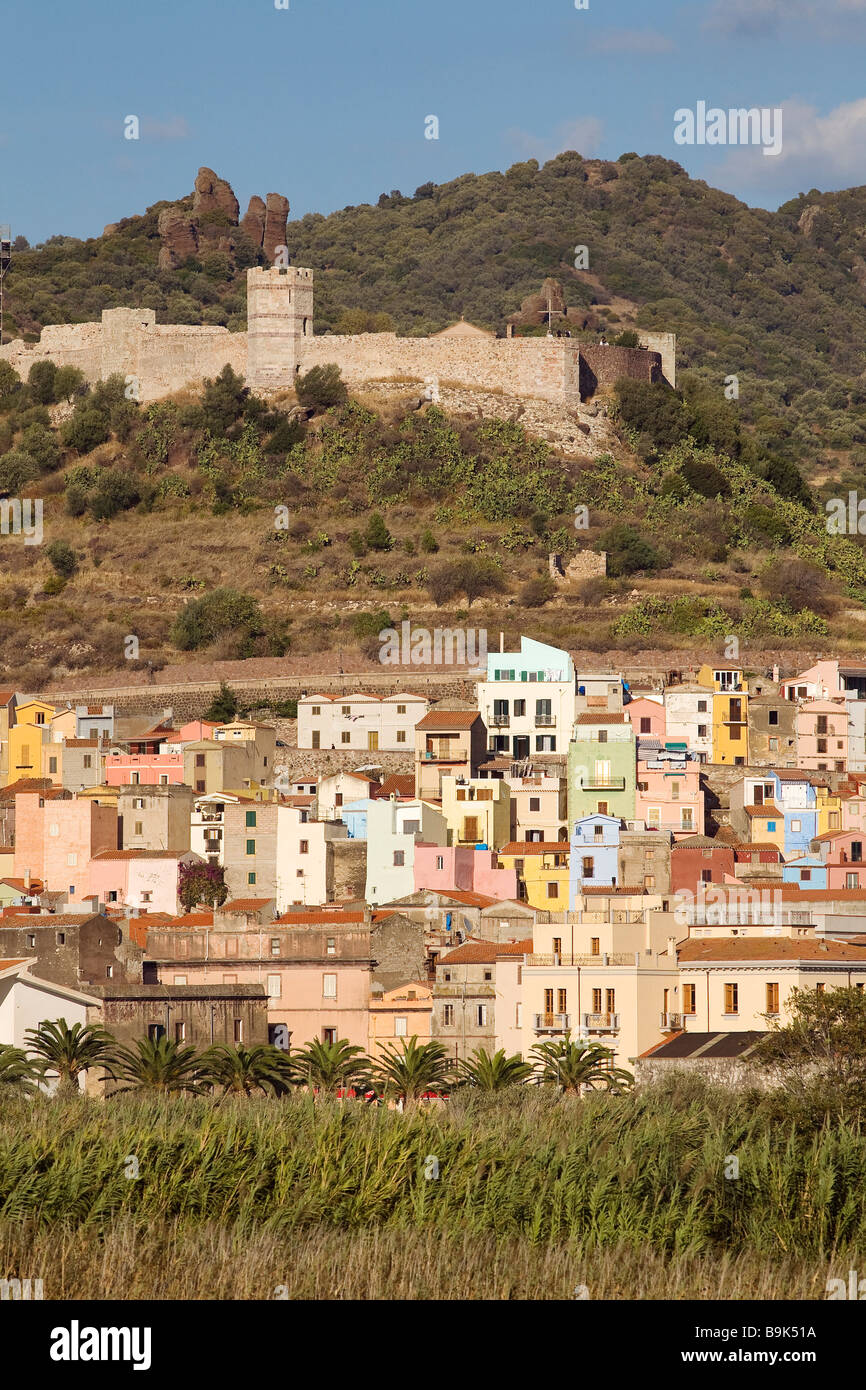 Italien, Sardinien, Oristano Provinz, Bosa, gebaut auf den Ufern des Flusses Terno, am Fuße der Burg Malespina oder Serravalle Stockfoto