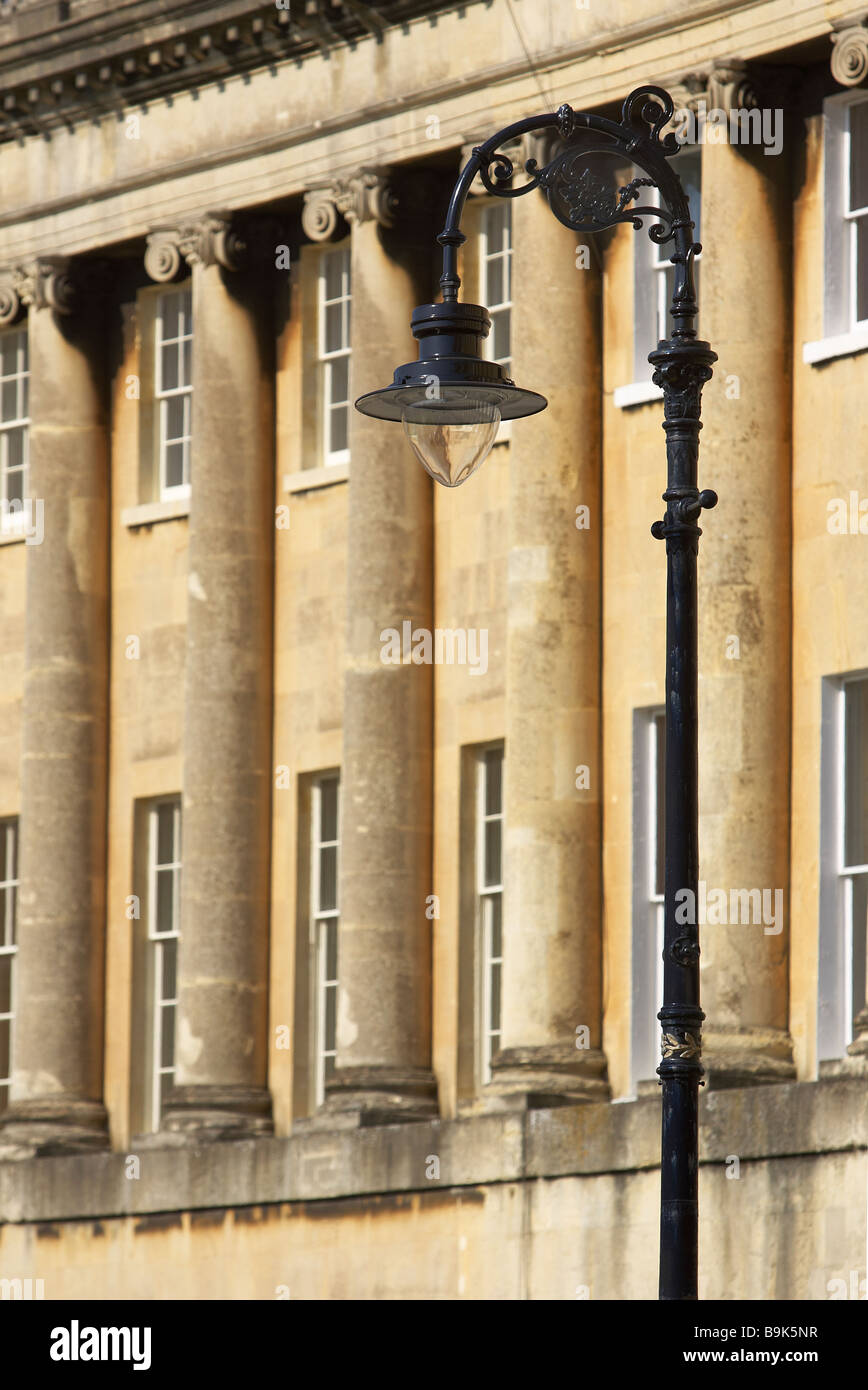 Blick auf den Royal Crescent eine der kultigsten Sehenswürdigkeiten Badewanne, einer Reihe von 30 Reihenhäusern in einer geschwungenen Crescent in Bath, Somerset England Grossbritannien Stockfoto