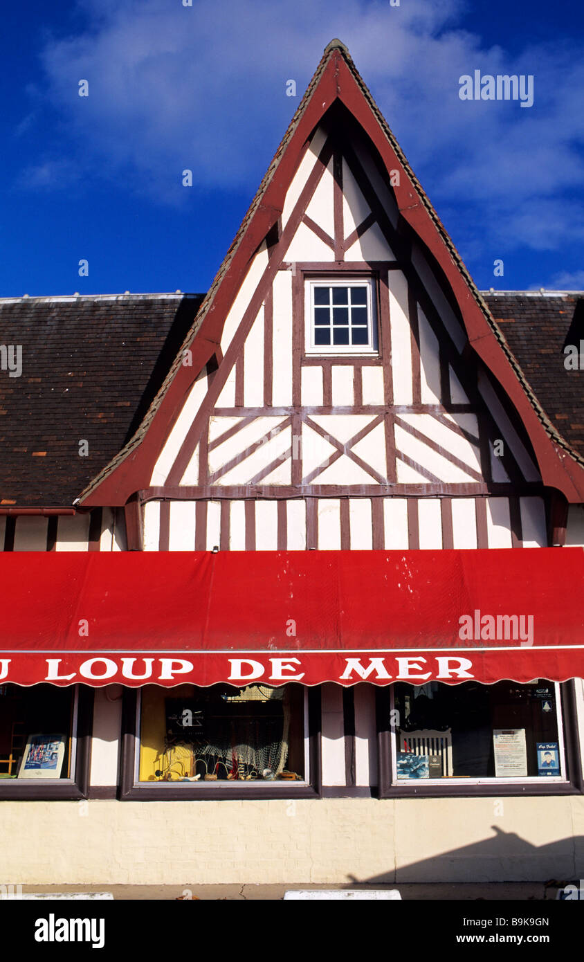 Frankreich, Calvados, Pays d ' Auge, Trouville, Au Loup de Mer Seemann  Kleidung shop Stockfotografie - Alamy